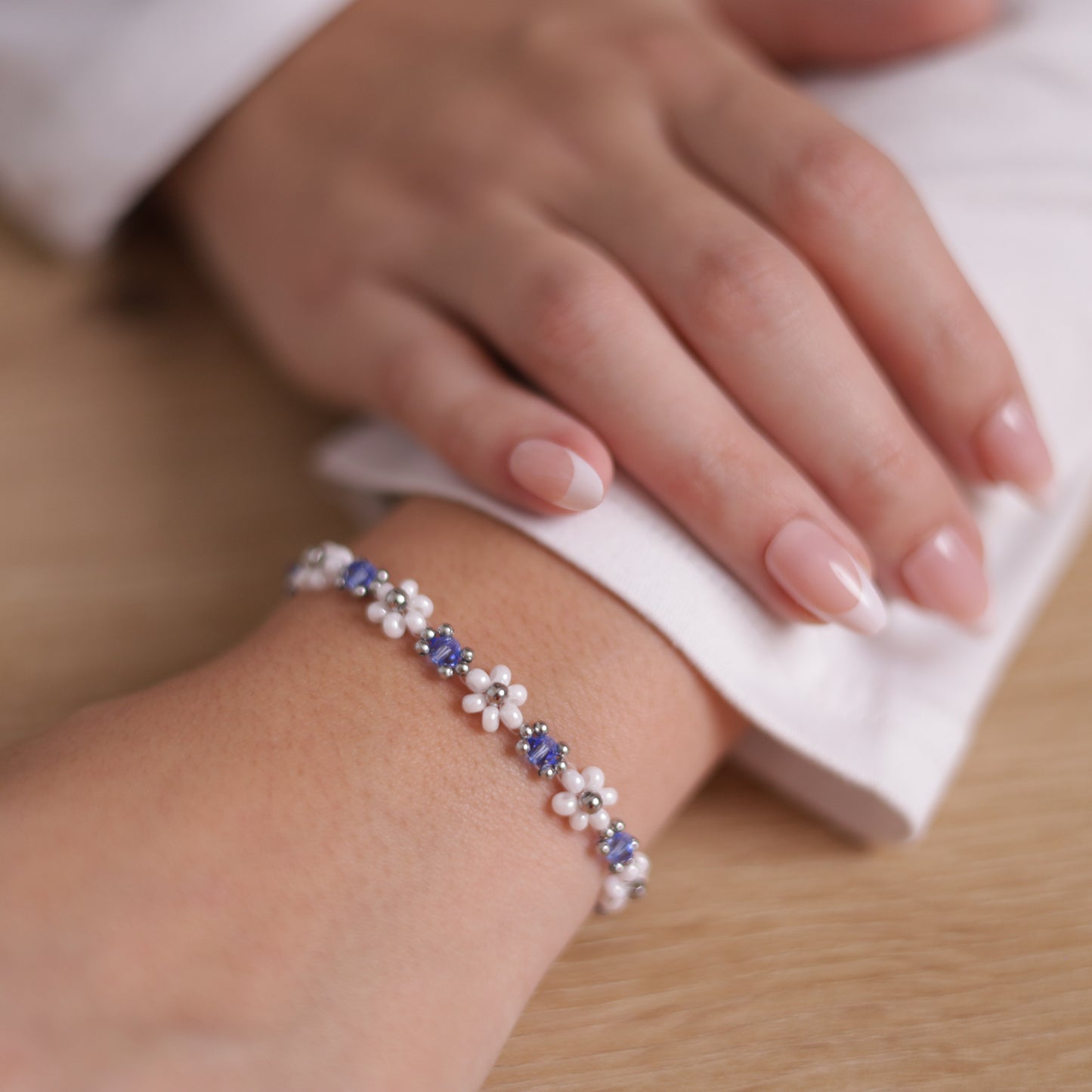 Náramek AVELINE stř.